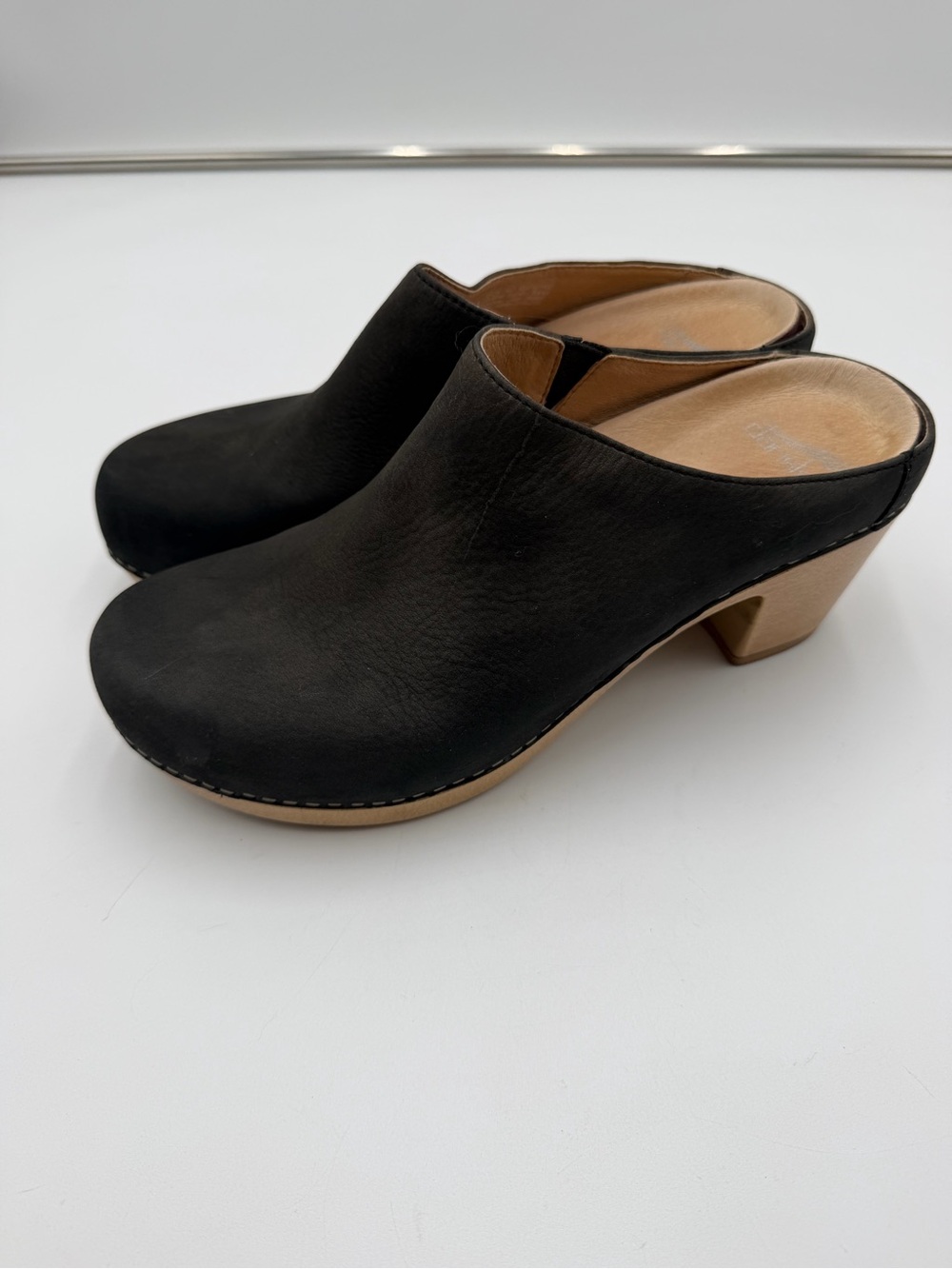 Dansko Abbie Clogs Womens Size 40 9-9.5 Black Leather Block Mid Heel Comfort